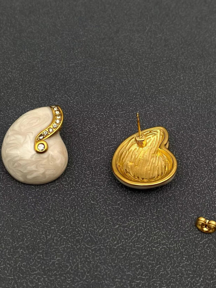 Conch Stud