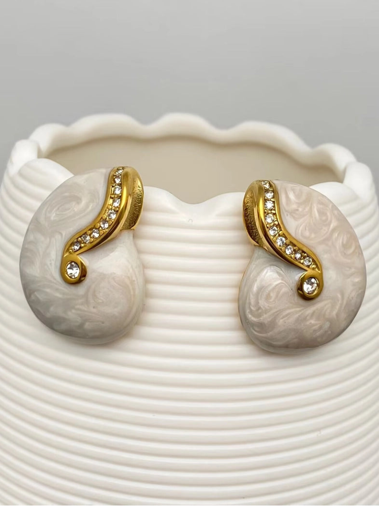 Conch Stud